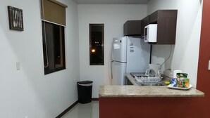 Traditional Apartment | Private kitchen - Aptos Casa Caribe CR (Limón)