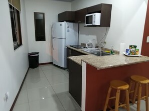 Traditional Apartment | Dapur peribadi | Peti sejuk, ketuhar gelombang mikro, dapur, periuk nasi 