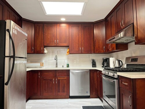 Explore ocean beach and San Francisco Zoo  Private 3BD/1BA<br>