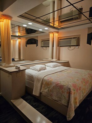 Standard Room | 1 bedroom, free WiFi, bed sheets - Loop Inn Motel (Avenel)