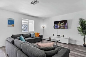 TV, offices - 4BR Getaway + Pool + Game Room, 18-mins to Ocean (Miramar)