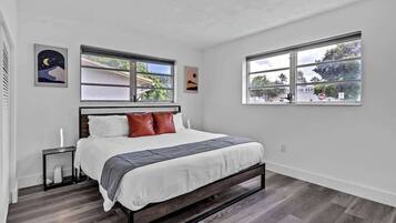 4 bedrooms, desk, iron/ironing board, travel crib