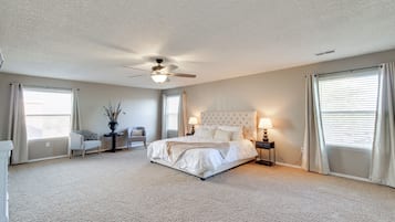 6 bedrooms, desk, iron/ironing board, travel cot