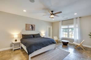 5 habitaciones, escritorio, tabla de planchar con plancha y wifi