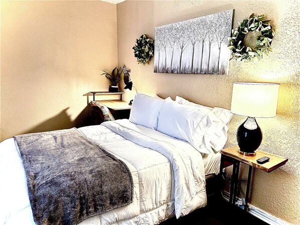 2 bedrooms, iron/ironing board, WiFi, bed sheets - Eagle Stay 7 Condo-Eagle Pass (Eagle Pass)