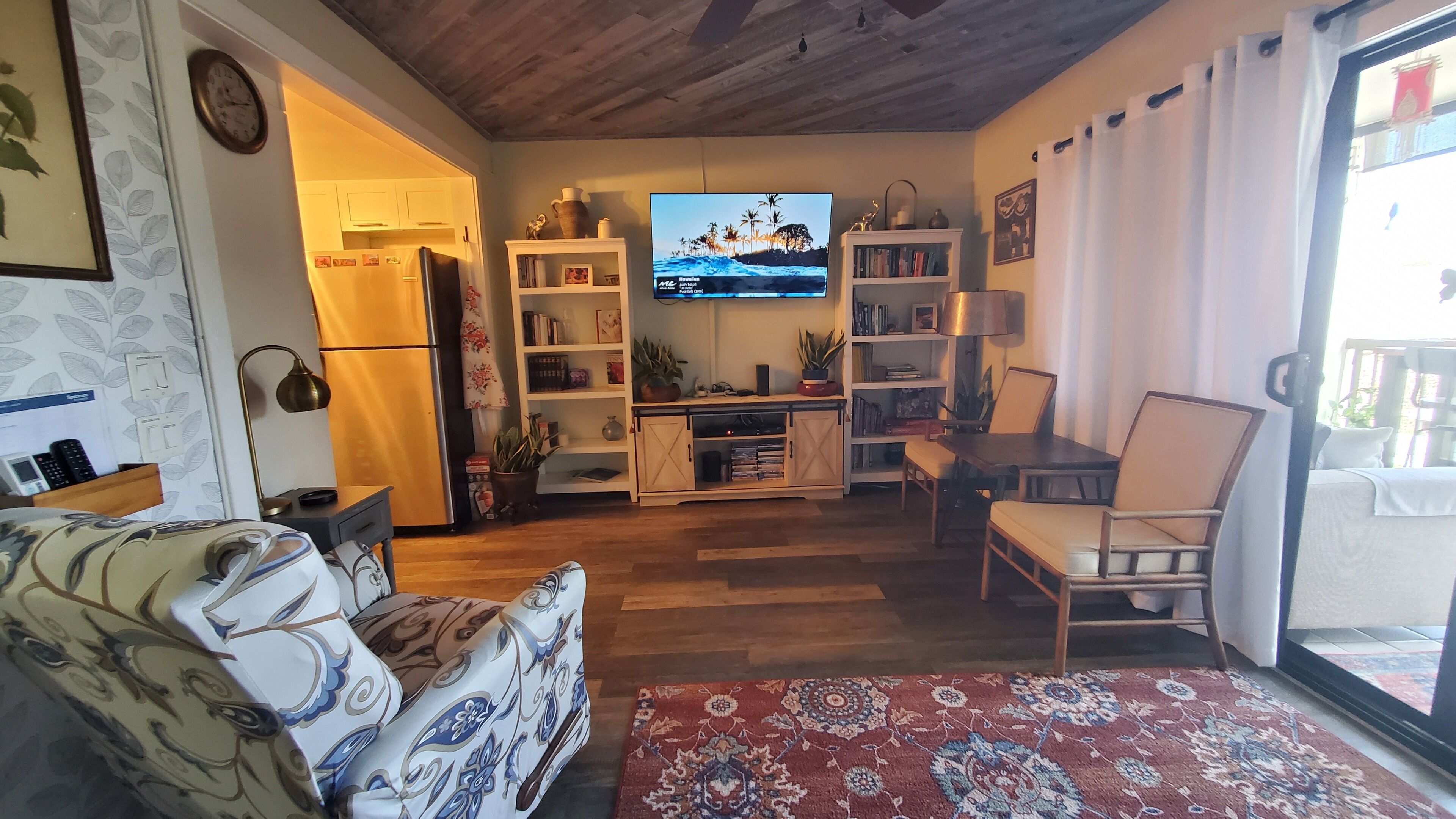 Smart TV, DVD player, books