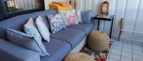 Smart-TV, DVD-Player, Bücher