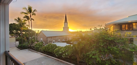 Property grounds. Kona Rose's Hideaway in Kona Plaza #318 at the center of Kailua-Kona Town