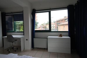 1 bedroom, desk, free WiFi, bed sheets - FrenkHome open space (Rastignano)