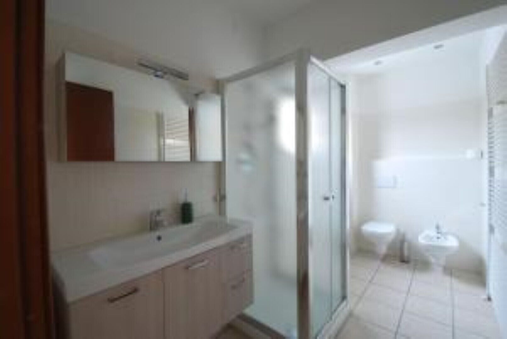 Dusche, kostenlose Toilettenartikel, Haartrockner, Bidet