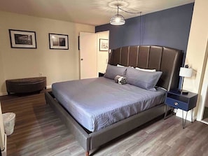 2 bedrooms, desk, iron/ironing board, WiFi
