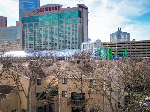 Dark Waters- Block from Ocean Casino and Waterpark