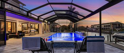 حمّام سباحة مُدفَّأ