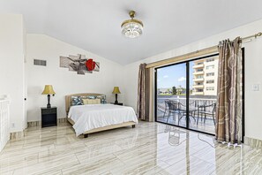 4 bedrooms, internet, bed sheets