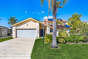 Unclassified image, 3 of 47, button - Palms on the Canal | House in Cape Coral with direct water access (Cape Coral)