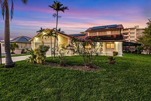 Unclassified image, 4 of 47, button - Palms on the Canal | House in Cape Coral with direct water access (Cape Coral)