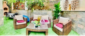 Outdoor dining - Apartment in New Cairo with a private garden<br> (New Cairo)