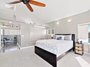 4 عدّة غرف نوم ومكتب ومكواة/لوح كي وسرير سفر