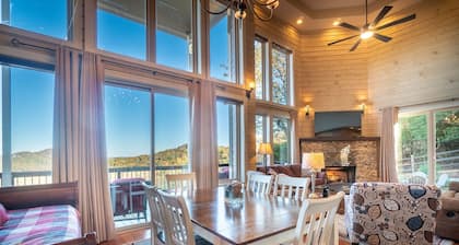 The Mount Yonah Castle, Spectacular Mountain Views, Hot Tub, Pet Friendly