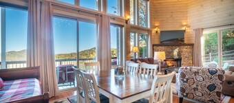 The Mount Yonah Castle, Spectacular Mountain Views, Hot Tub, Pet Friendly