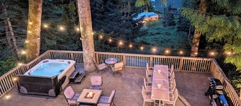 “The Lookout Lodge” Lake Sutherland house with private hot tub