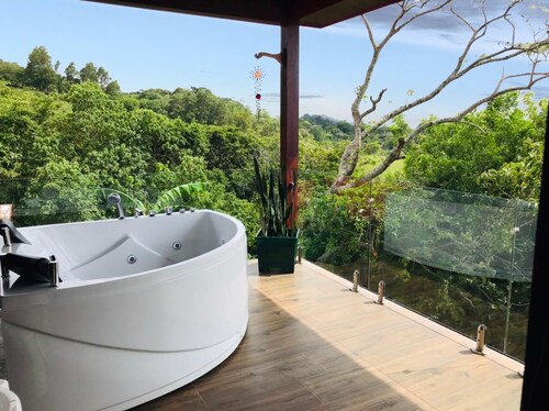 Sunset Paradise House Monteverde: Private Hot Tub with Gulf View