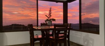 Sunset Paradise House Monteverde: Private Hot Tub with Gulf View