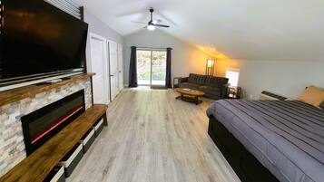 5 bedrooms, iron/ironing board, free WiFi, bed sheets