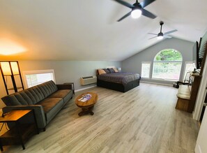 5 bedrooms, iron/ironing board, free WiFi, bed sheets