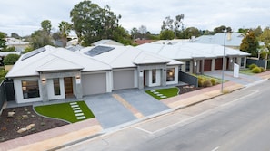 Exterior - Renmark River Villas No 54 (with pool) - "The Rosa Villa" (with pool) (Renmark)