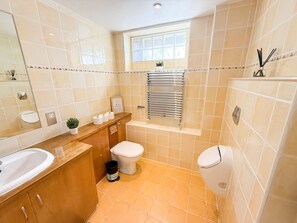 Eco-friendly toiletries, hair dryer, towels - Warm Little Venice 4-bedroom House - free Parking (London)