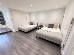 4 bedrooms, iron/ironing board, WiFi, bed sheets