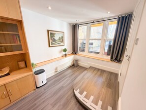 Interior - Warm Little Venice 4-bedroom House - free Parking (London)