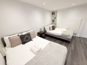 4 bedrooms, iron/ironing board, WiFi, bed sheets