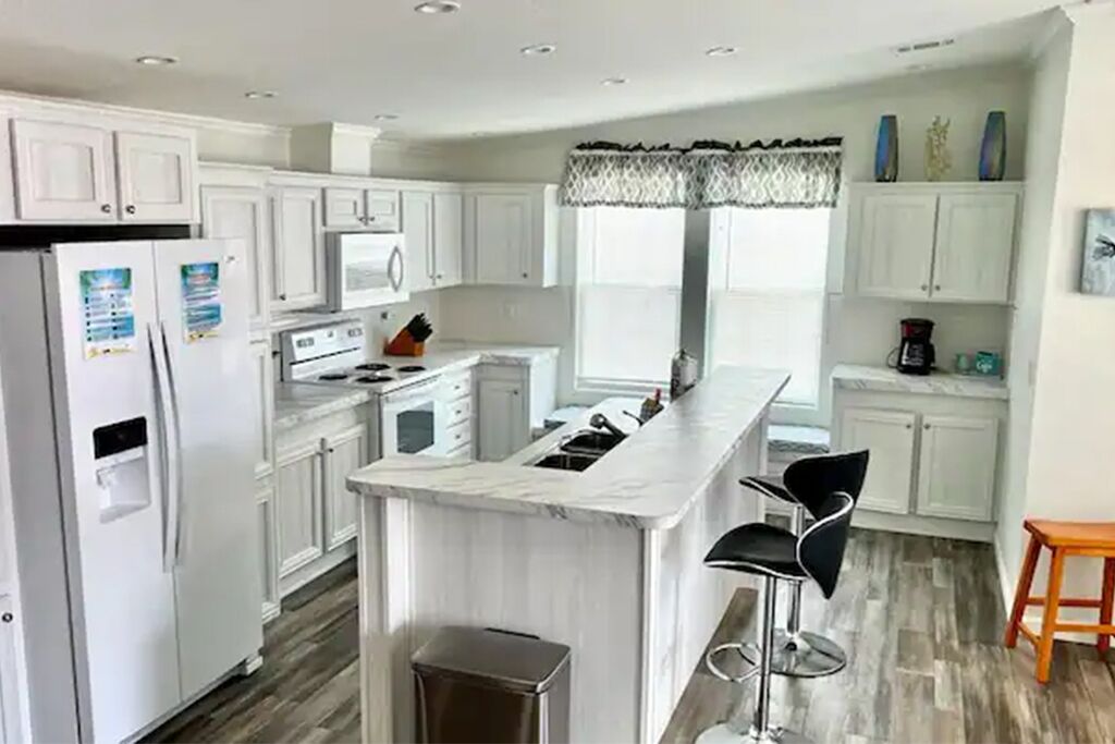 ثلاجة، ميكروويف، فرن، موقد طهي مسطح