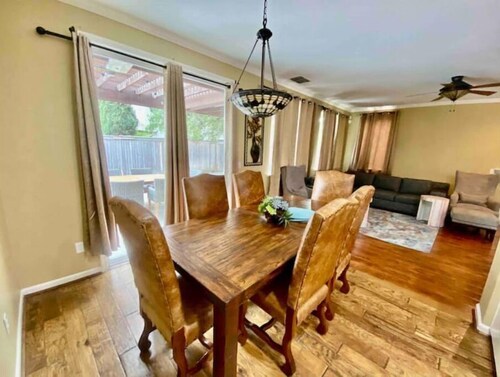 BIG Beautiful Home 2Miles SAC Airport 8 Min DownTown DOCO Old Sac, Discovery Prk