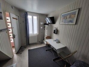 1 slaapkamer, een bureau, een strijkplank/strijkijzer, gratis wifi