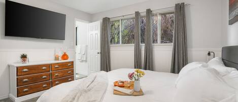 5 bedrooms, desk, iron/ironing board, travel cot
