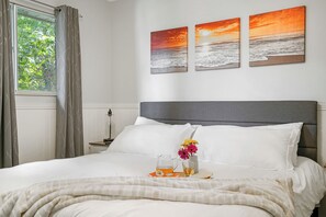 5 Schlafzimmer, Schreibtisch, Bügeleisen/Bügelbrett, Reisekinderbett