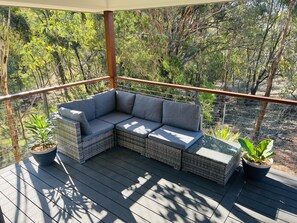 Property grounds - Kangaroo Gully is a two bedroom house nestled in the eucalyptus trees. (Mudgee)