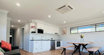 Kangaroo Gully is a two bedroom house nestled in the eucalyptus trees.