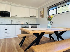 Dining - Kangaroo Gully is a two bedroom house nestled in the eucalyptus trees. (Mudgee)
