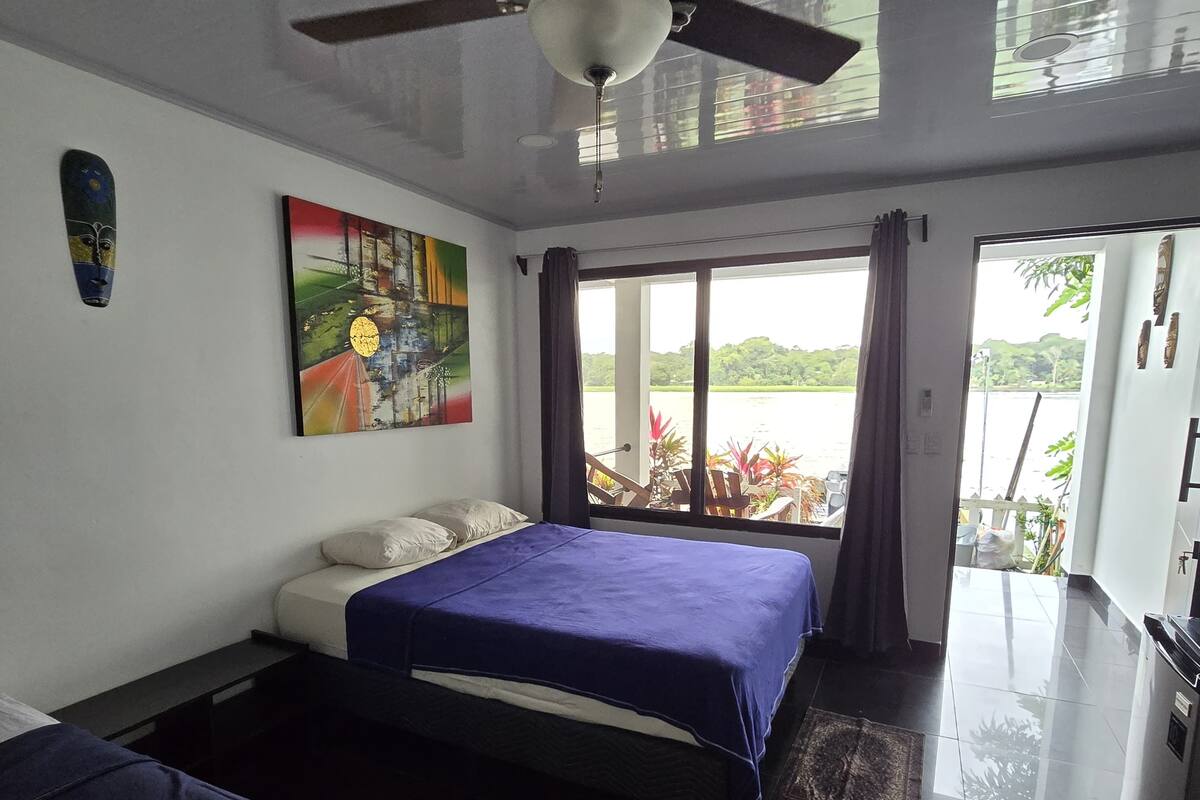 ห้องคอมฟอร์ทสำหรับสี่ท่าน | เครื่องนอนระดับพรีเมียม, ผ้านวมขนเป็ด, เตียงพร้อมฟูกเสริมที่นอน