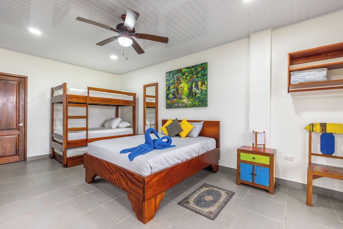 ห้องพักสำหรับสี่ท่าน | เครื่องนอนระดับพรีเมียม, ผ้านวมขนเป็ด, เตียงพร้อมฟูกเสริมที่นอน