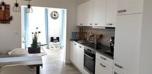 Kühlschrank, Herdplatte, Geschirrspüler