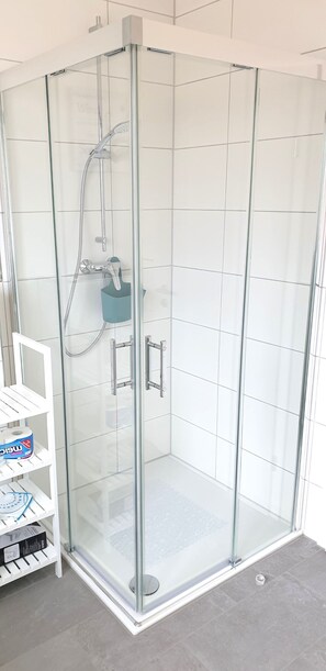 Hårtørrer, håndklæder, Sæbe, Toiletpapir