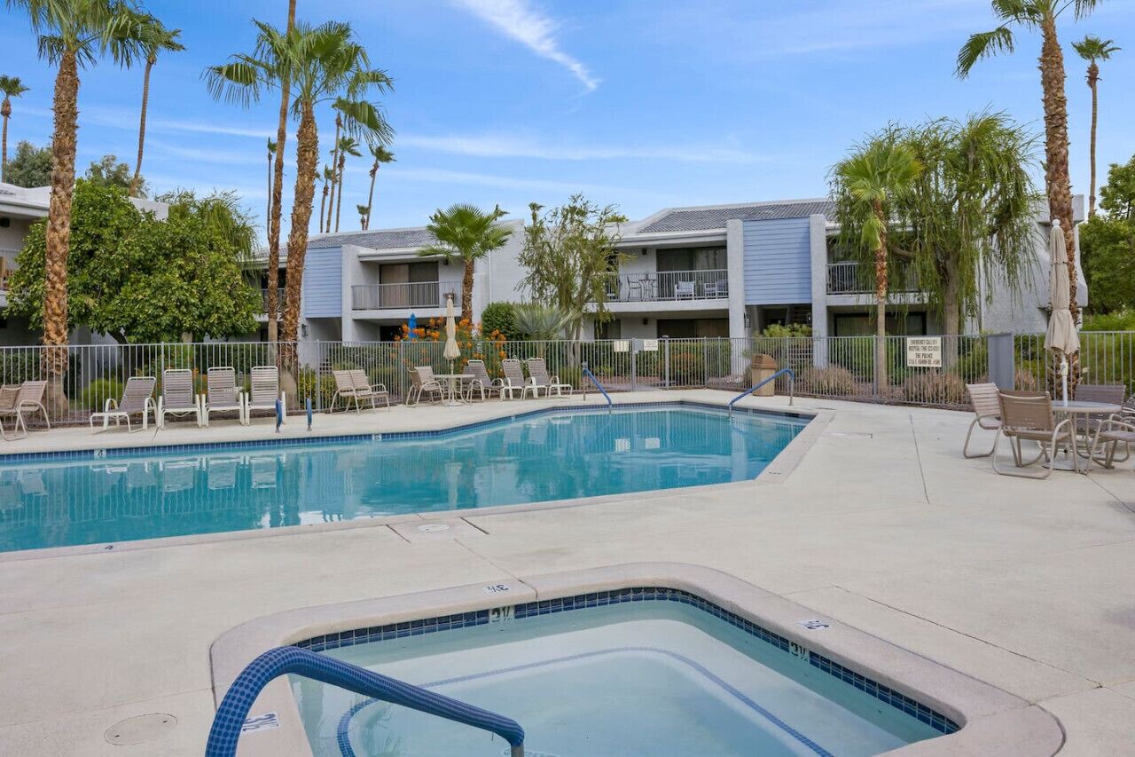 Palm Springs Condo Near Downtown Pool Spa Tennis