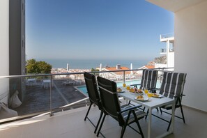 Outdoor dining - Oceanview Dreamer's Delight (Nazaré)
