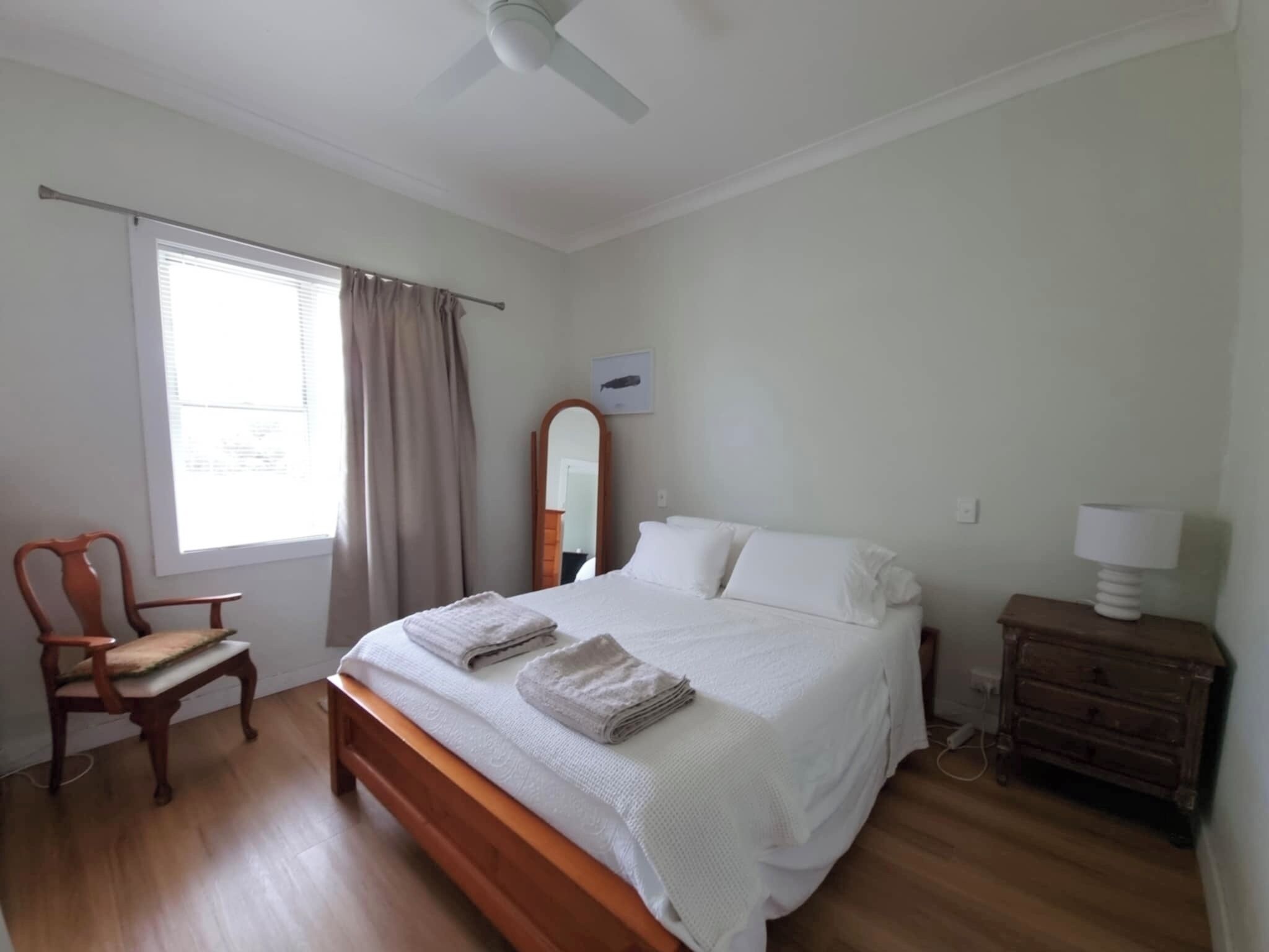 6 chambres, fer et planche à repasser, lit parapluie, Wi-Fi gratuit