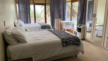 Comfort Quadruple Room | Free WiFi, bed sheets